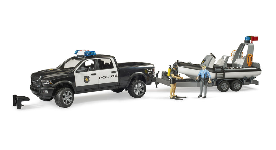 Bruder 02507 - Pick-up de police RAM 2500 avec module son et lumière, remorque, bateau, policière et plongeur