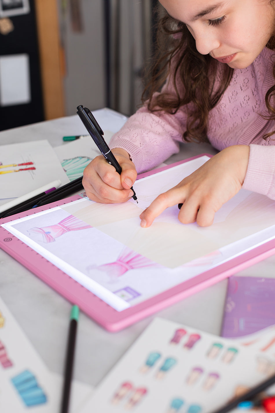 Atelier stylisme avec tablette lumineuse DEL