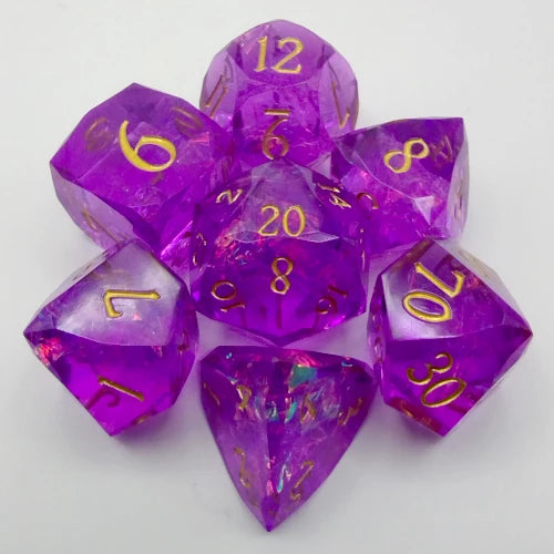 Résine taillée au diamant: mauve avec chiffres dorés dans une boîte en métal