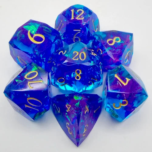 Résine taillée au diamant: bleu avec chiffres dorés dans une boîte en métal