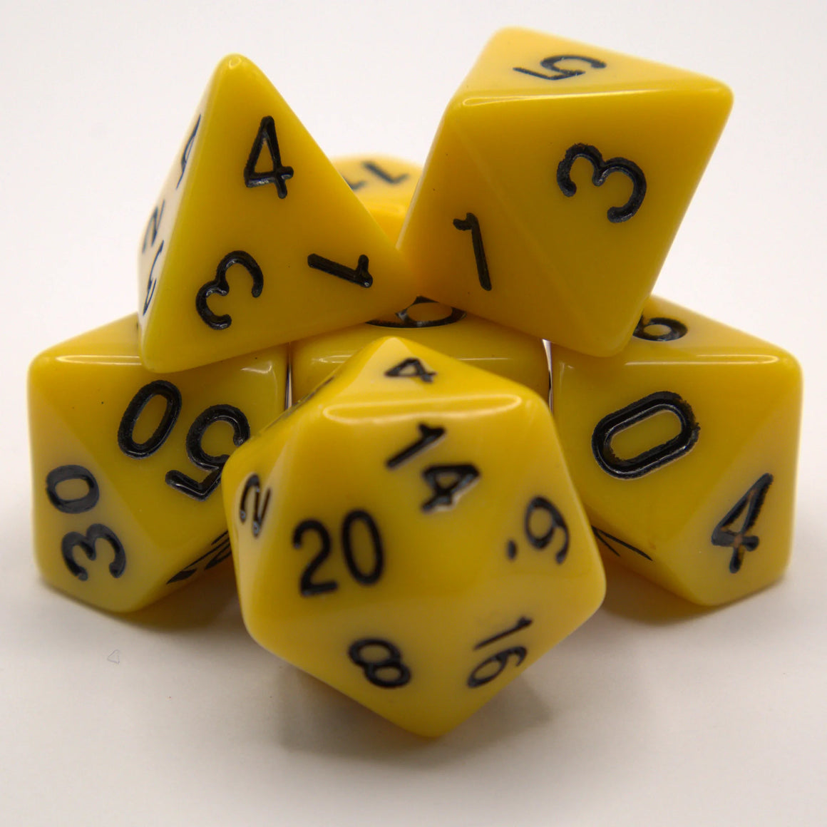 Kit de dés polyédriques jaune avec des chiffres noirs